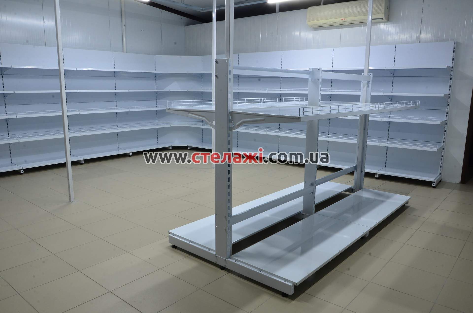 Торгові стелажі на стяжках