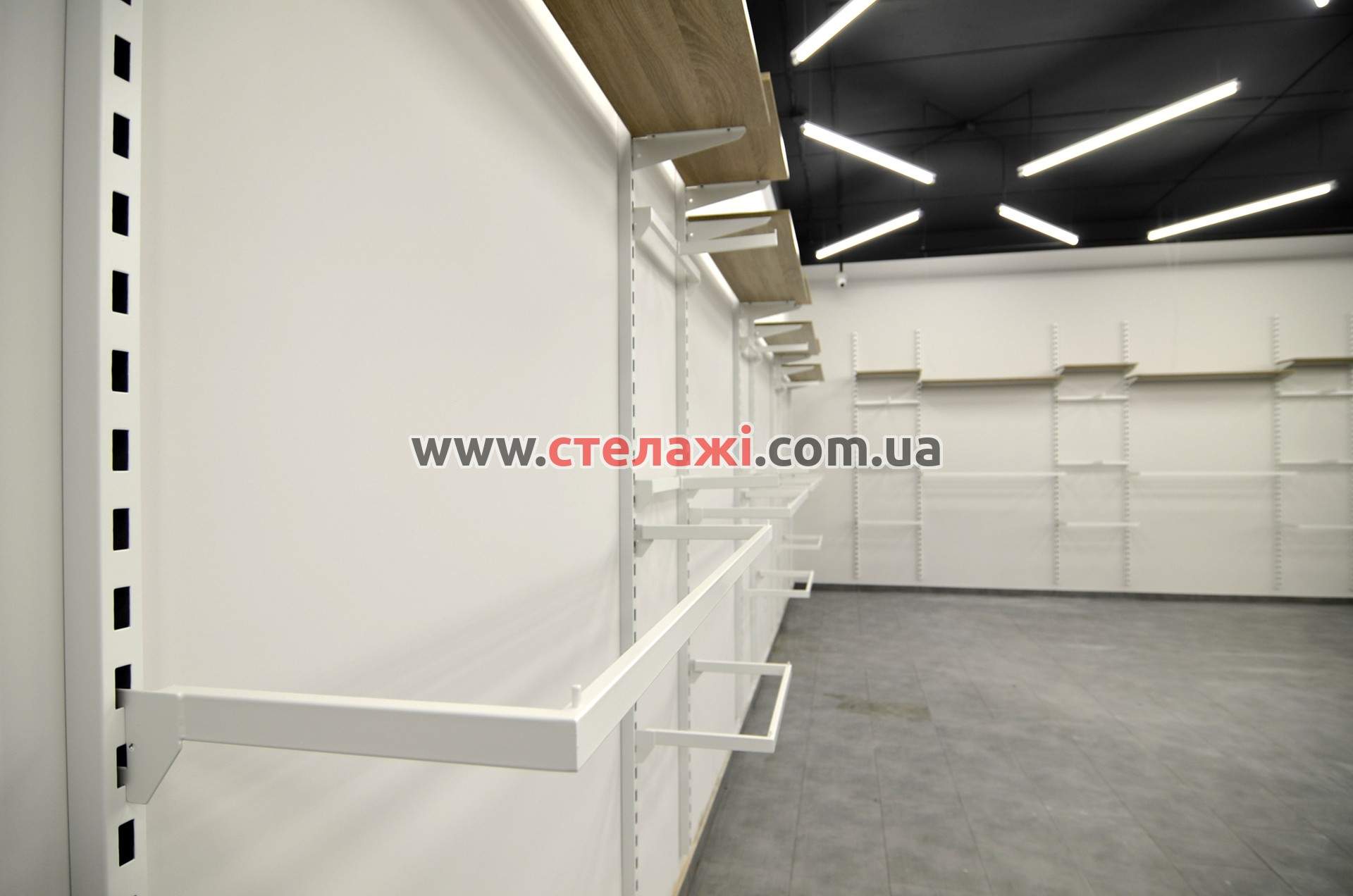 Вішаки для магазину одягу. Фото 2