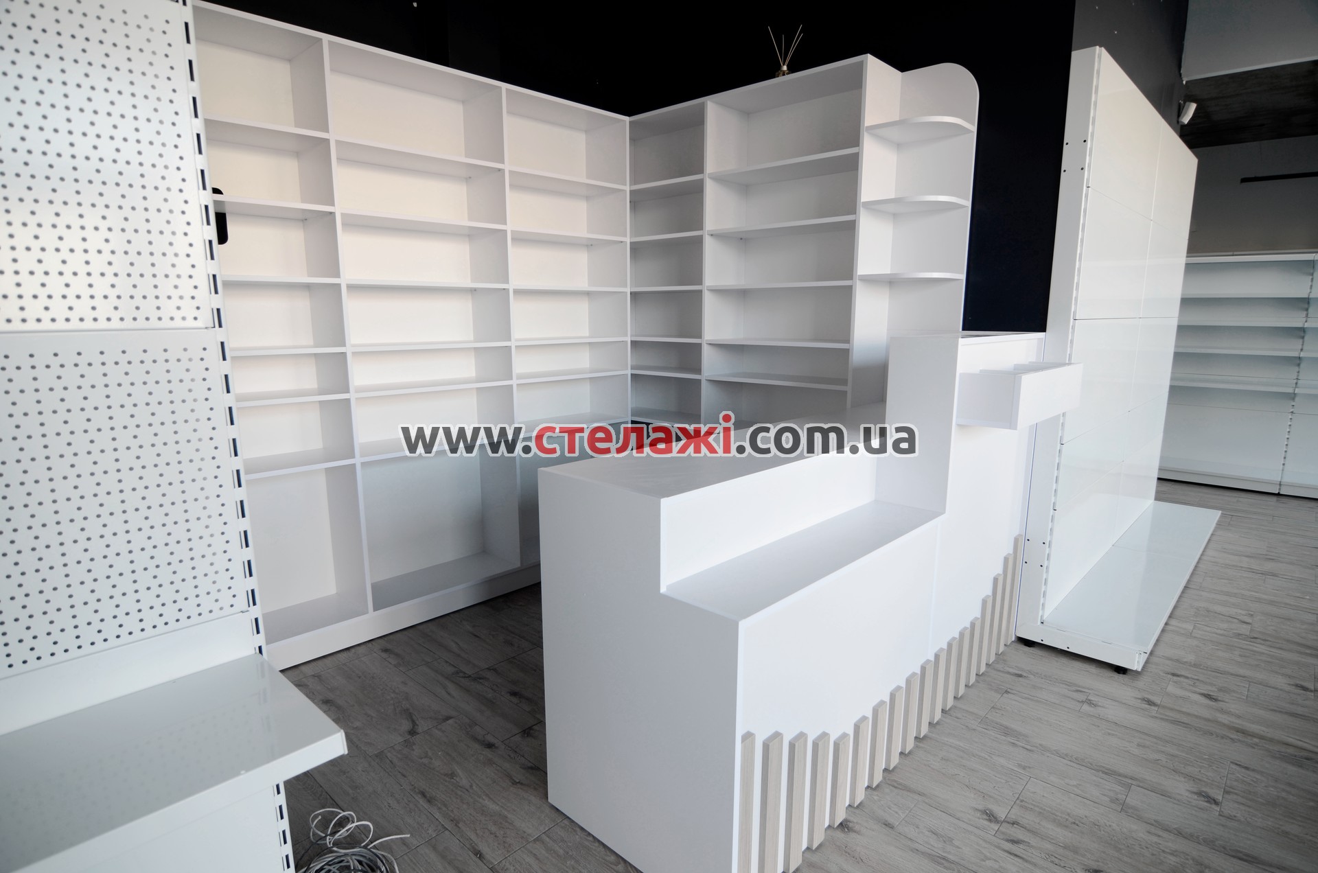 Портфоліо. Стелажі для магазину зоотоварів, Львів