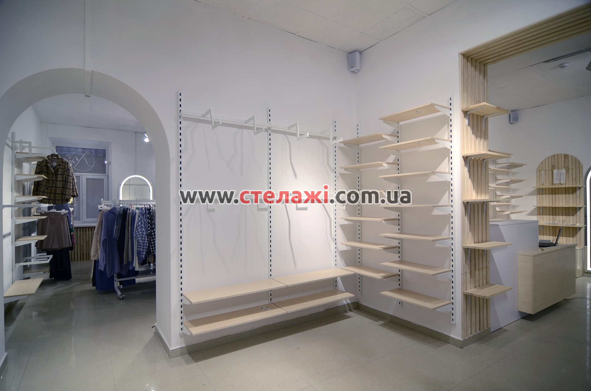 Портфоліо. Обладнання для магазину жіночого одягу ROMASHKA, Львів
