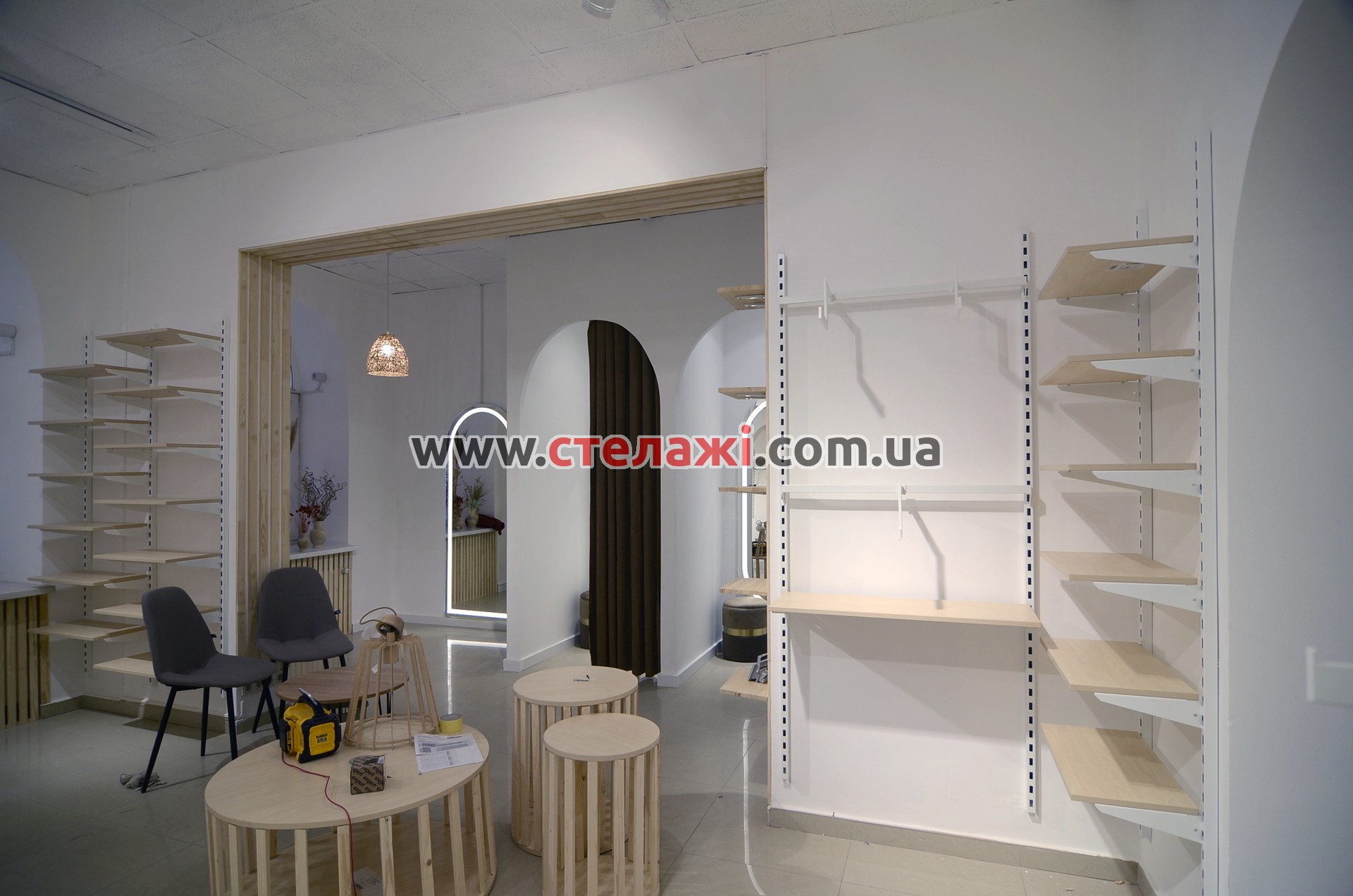 Портфоліо. Обладнання для магазину жіночого одягу ROMASHKA, Львів